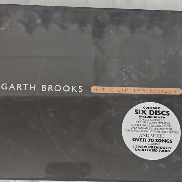 Garth Brooks Limited Series CD Box Set - Picture 2 of 5